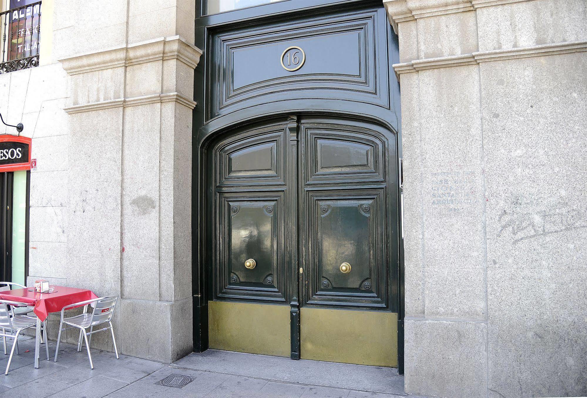Mola Suites Madri Exterior foto