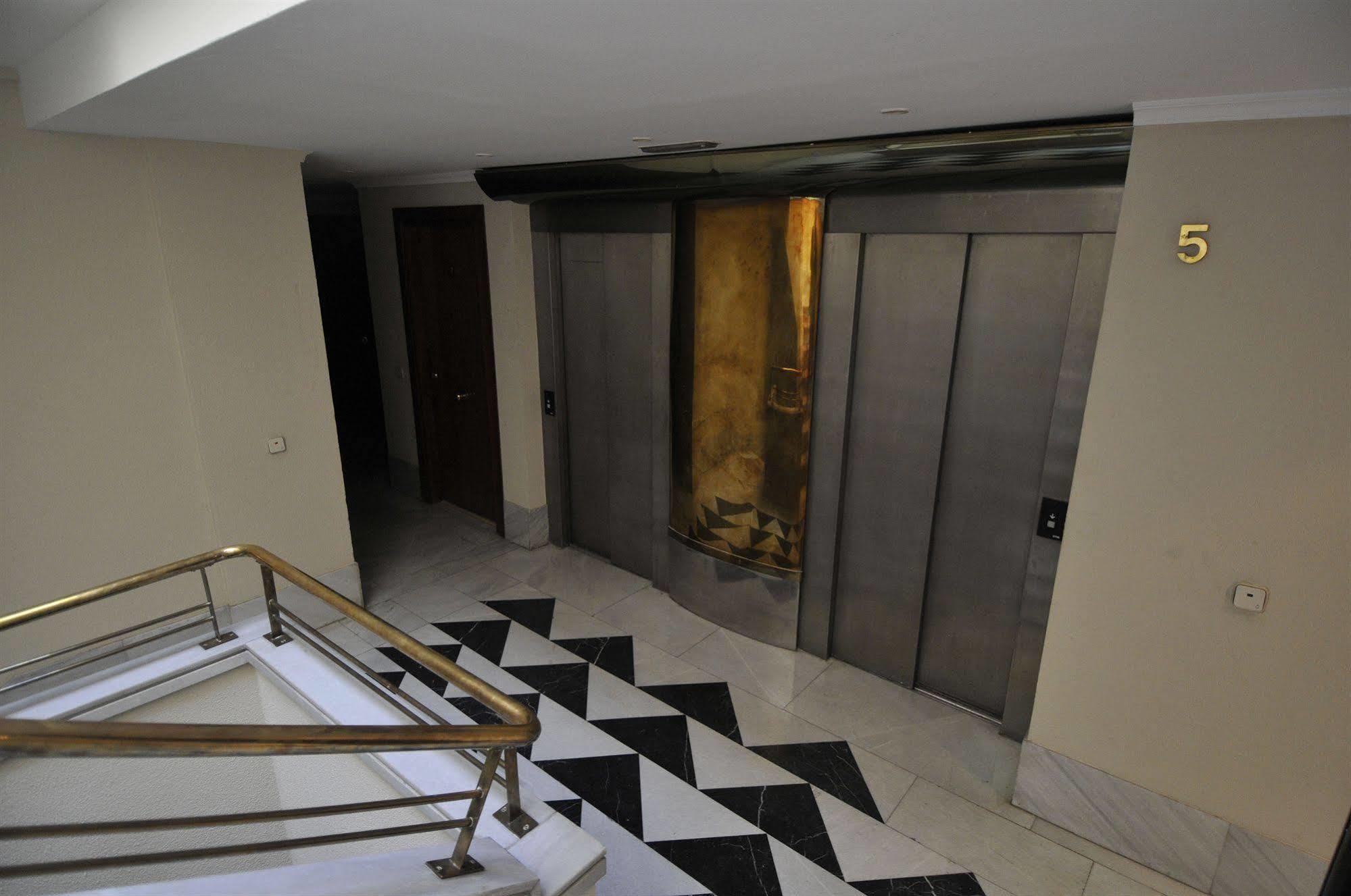 Mola Suites Madri Exterior foto